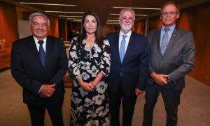 Diretoria eleita para o quadriênio 2023-2026 José Zeferino Pedrozo (esq.), Margarete Coelho, Carlos Melles e Bruno Quick (Foto: Erivelton Viana).