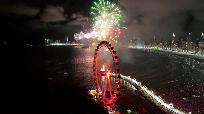  FG Big Wheel, em Balneário Camboriú, vai dar as boas-vindas ao novo ano, com o maior relógio de contagem regressiva do país.